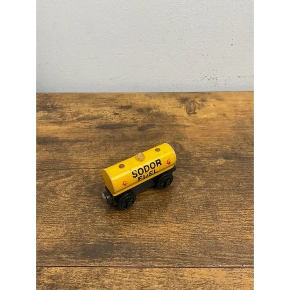 Thomas Wooden Railway Sodor Fuel Tanker‎ Car Yellow 1997 Learning Curve Used